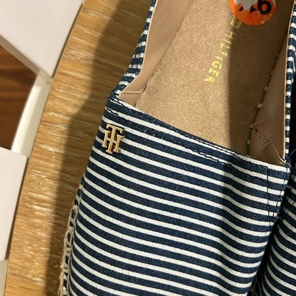 Tommy Hilfiger Navy Stripe Espadrilles shoes size 9.5 NWOB - Picture 3 of 9